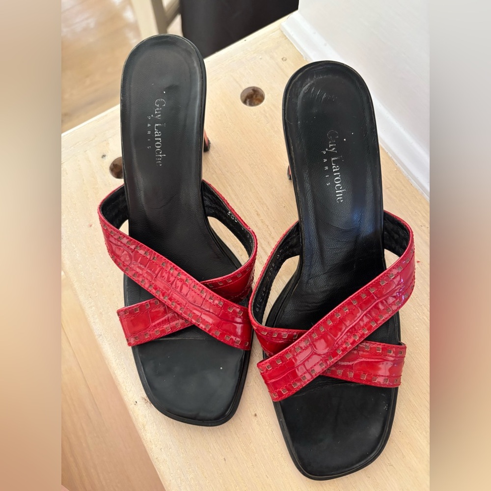 Guy Laroche Women's Red Sandals